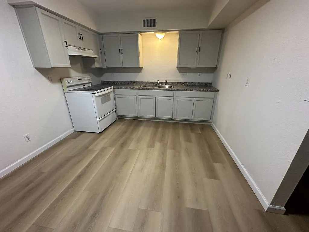 9221 W Gary Rd — Photo 4