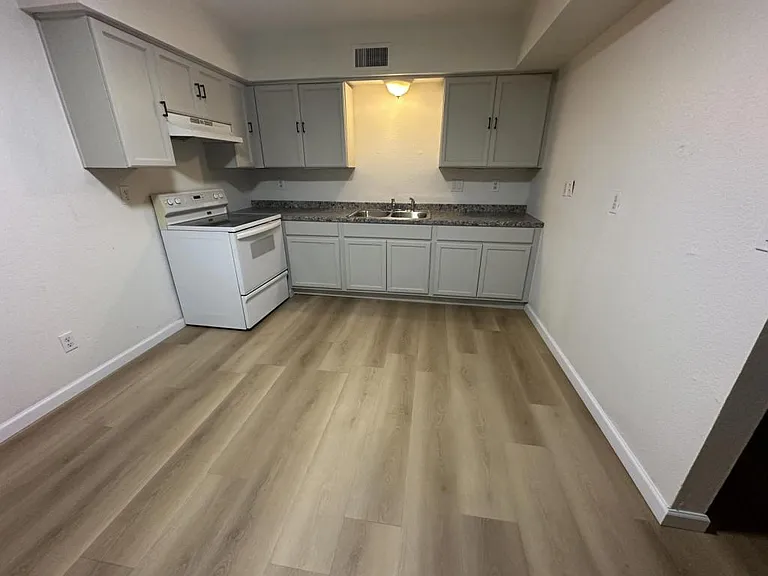 9221 W Gary Rd — Photo 4