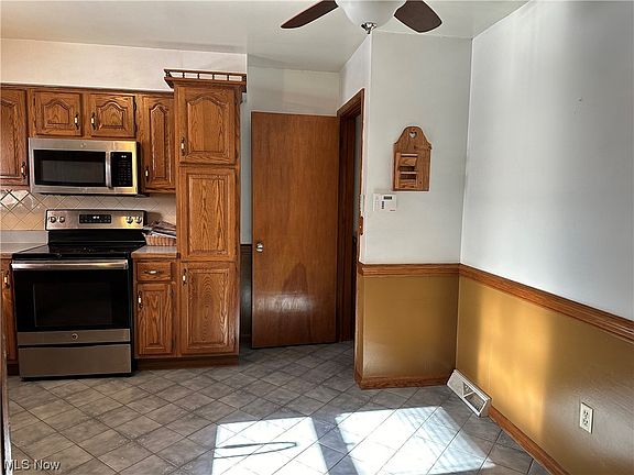 3rd image of 1840 Nocturne Ave NE