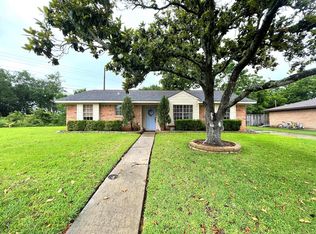 3917 Crescent Dr, Bay City, TX 77414