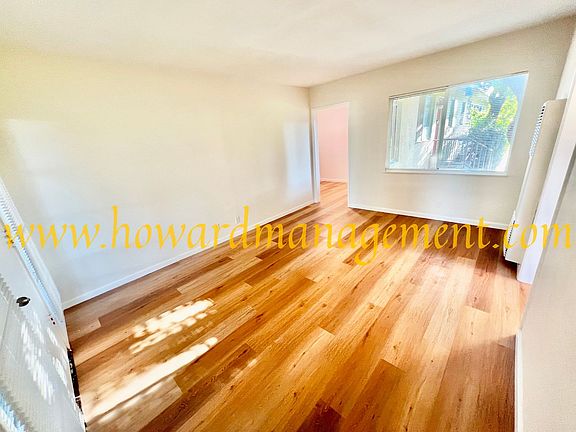 4th image of 1914 Cloverfield Blvd #1920-02
