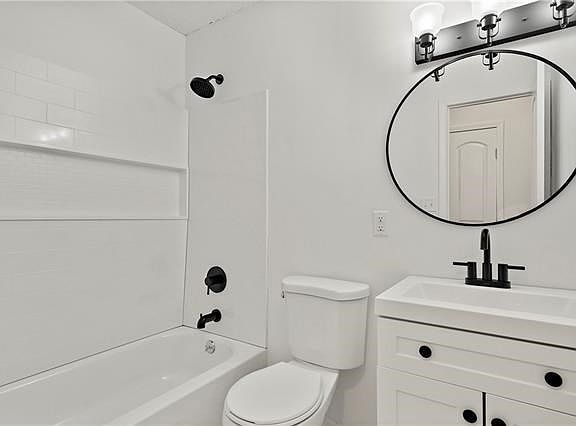 3rd image of 9520 Wallace Ave