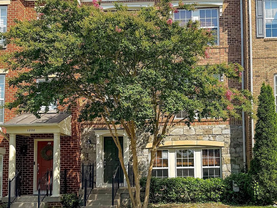1st image of 1202 Ellis Ave