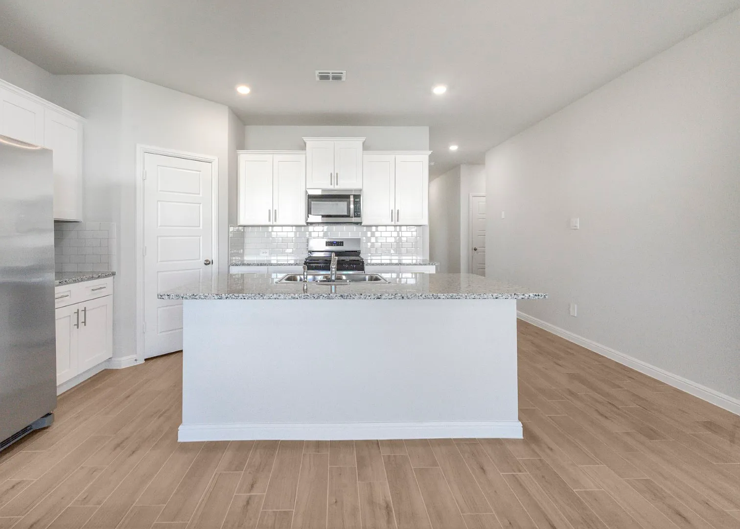 1804 Bluebonnet Ln — Photo 3