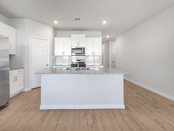 3rd image of 1804 Bluebonnet Ln
