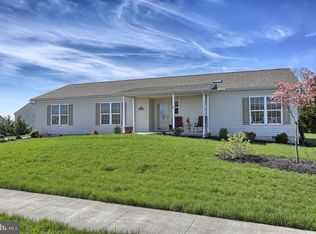 10 Madeleine Dr, Myerstown, PA 17067