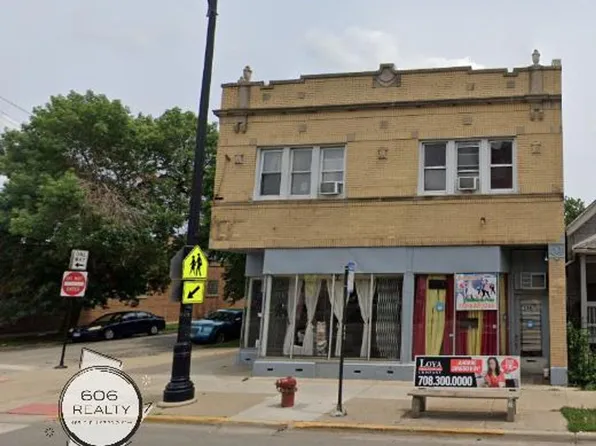 Walk to Hanson Park! Great location! 2457-2459 North Central!