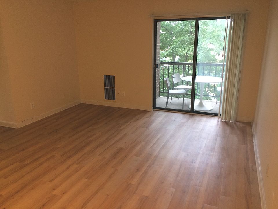 Living room (and balcony!)