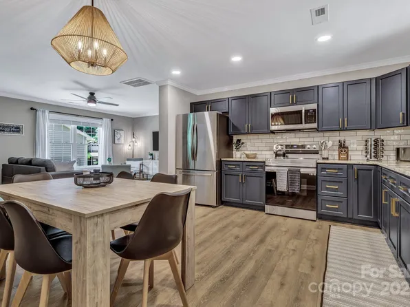 21 Carolinda Ln, Waynesville, NC 28786