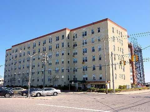 1st image of 560 W Broadway APT 2B