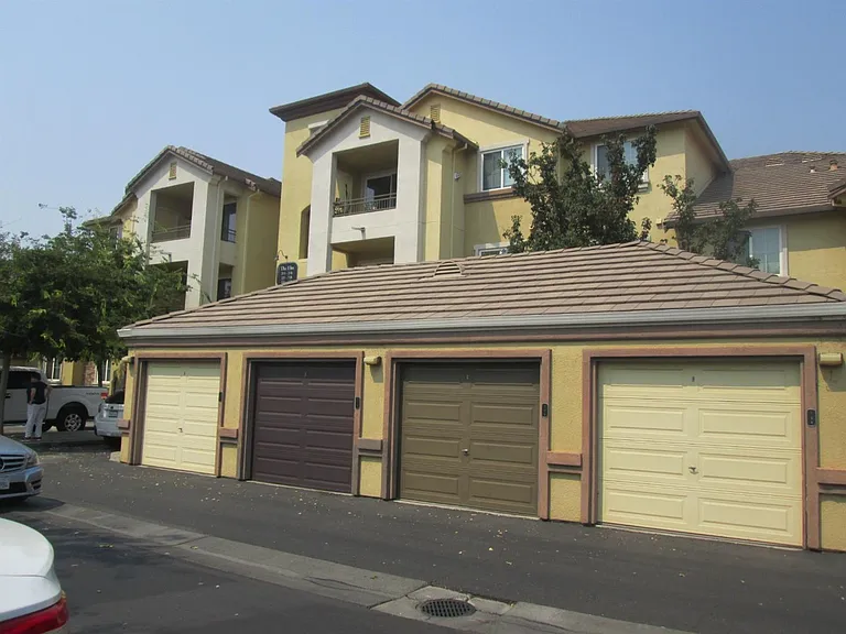 1360 Shady Ln #2 — Photo 19