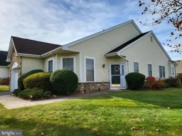 185 Meadowlark Dr, Hamilton, NJ 08690