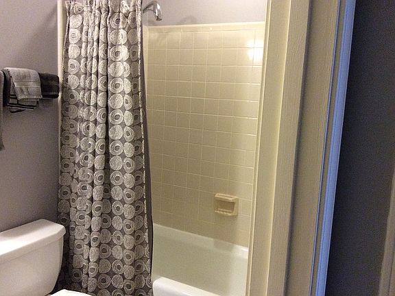 4th image of 1734 Hollow Ln