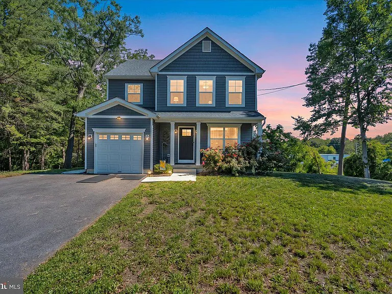 16 Claro Ave — Photo 1
