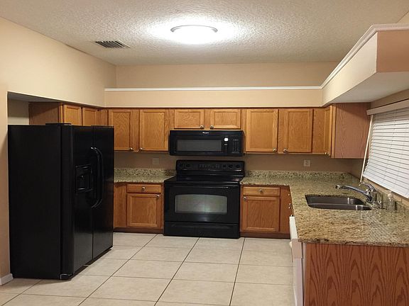 4th image of 27733 Breakers Dr