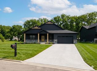 1653 Trailbrook Dr, Valparaiso, IN 46385