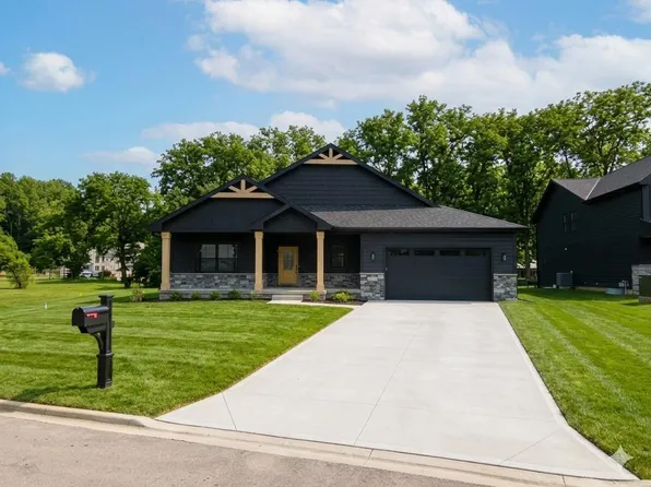 1653 Trailbrook Dr, Valparaiso, IN 46385