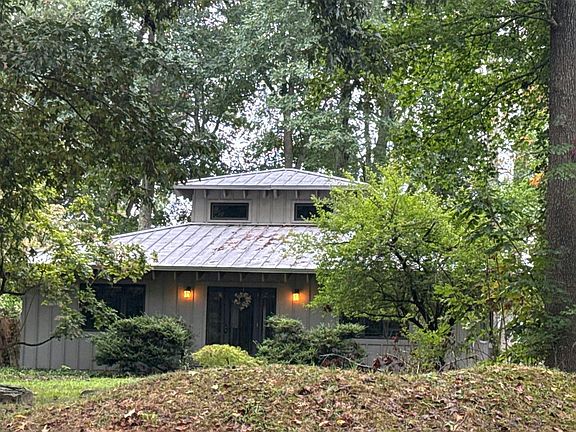 2nd image of 2062 Peckatone Rd