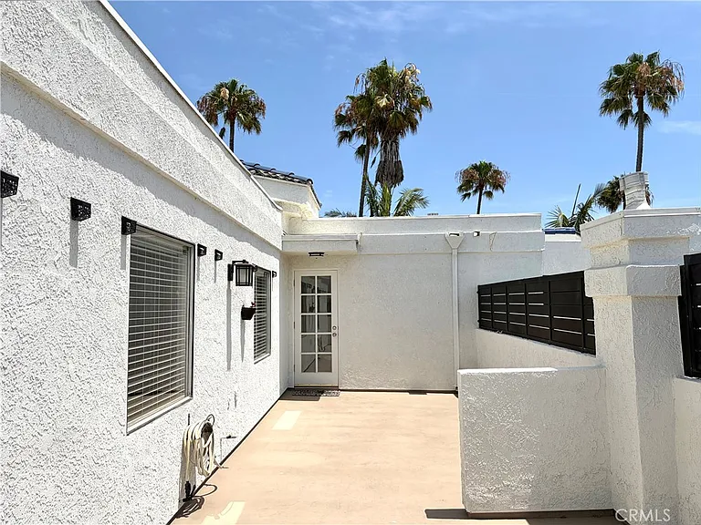 425 S Catalina Ave #4 — Photo 3