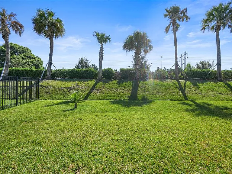 8588 Dahlia Cir — Photo 16