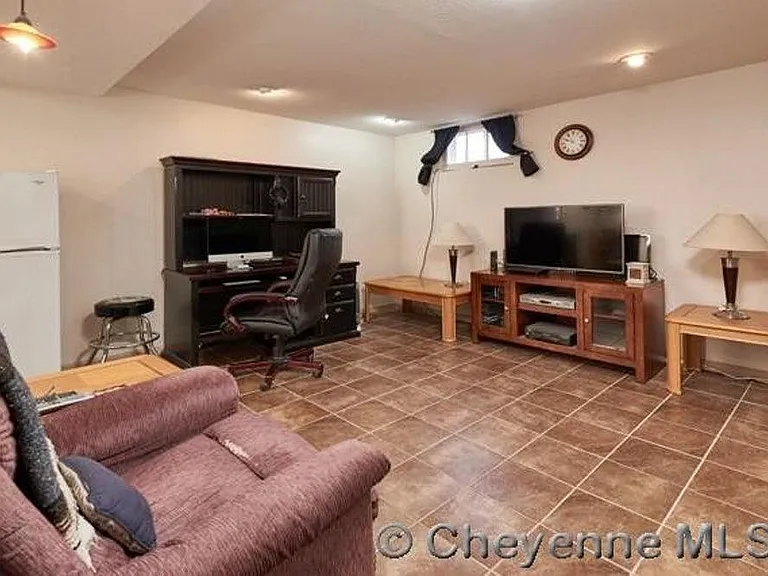 609 Randall Ave #B — Photo 2
