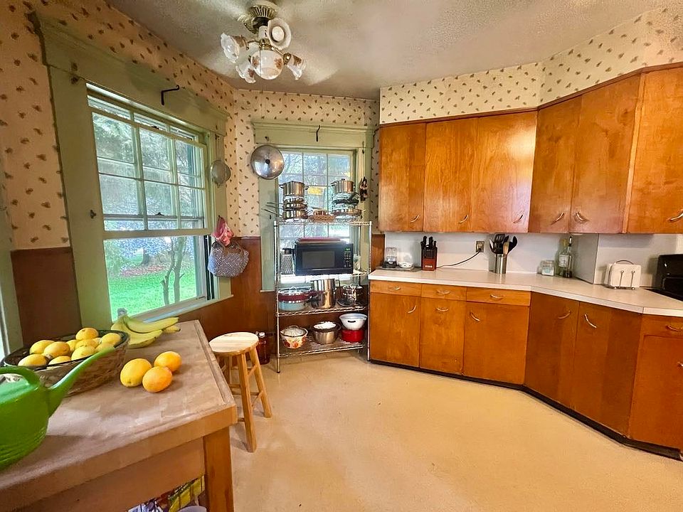 232 South Main Street, Franklin, NH 03235 Zillow