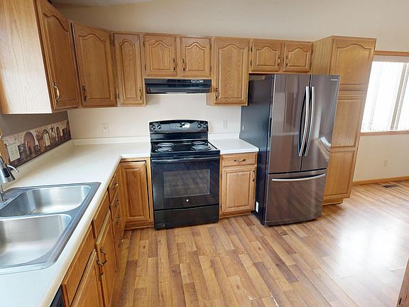 5th image of 2610 9th St SW