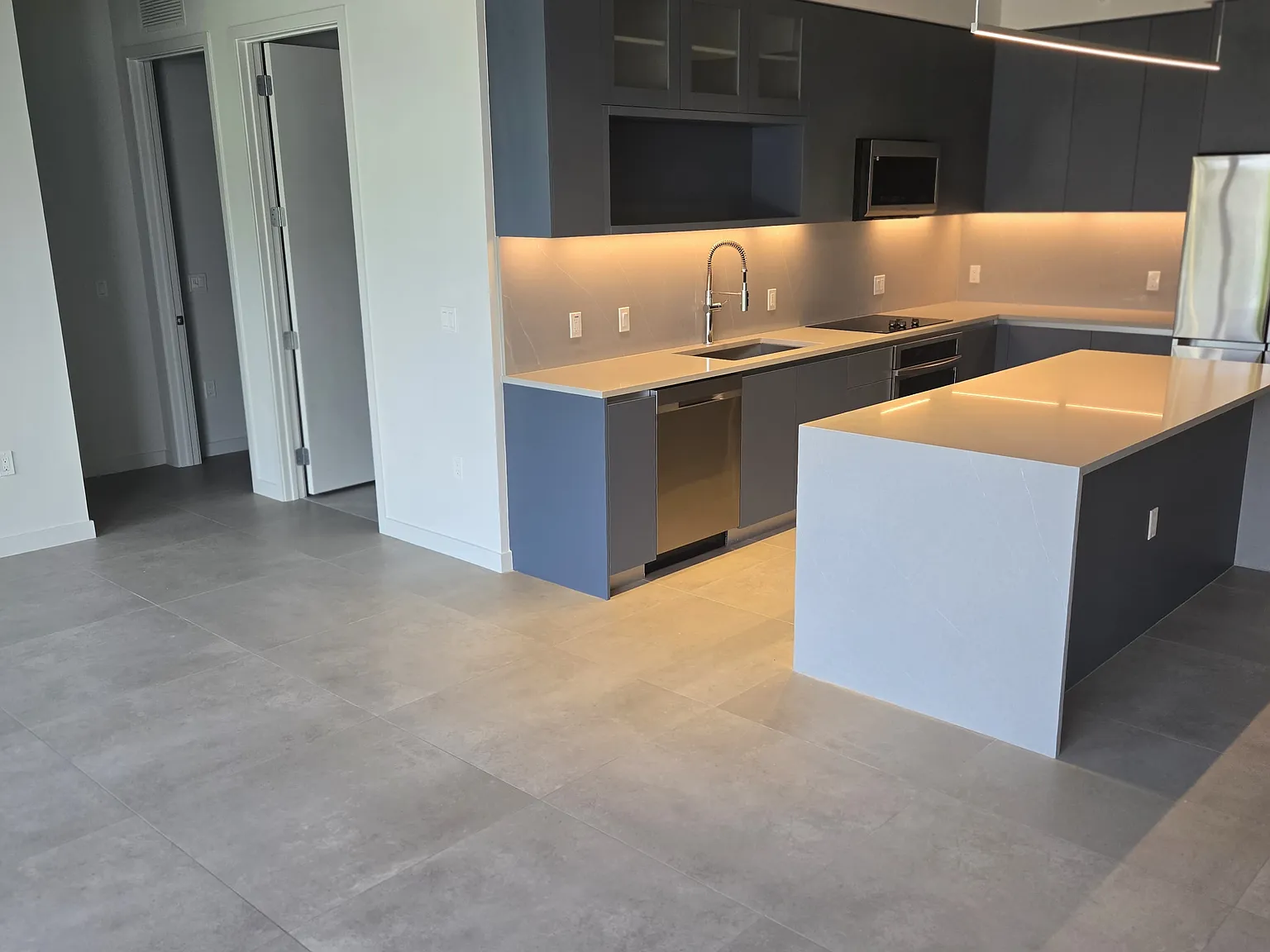 2 bed, 1051 sqft, $3,800 — Photo 2