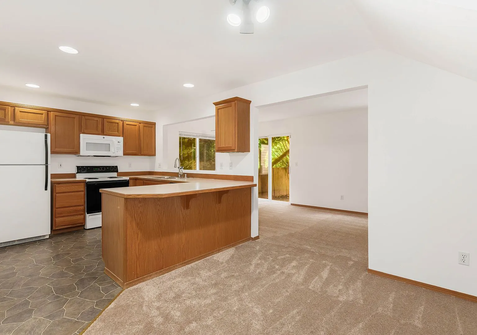 Exceptional 3 Bedroom Home in the Foothills of Monroe — Photo 2