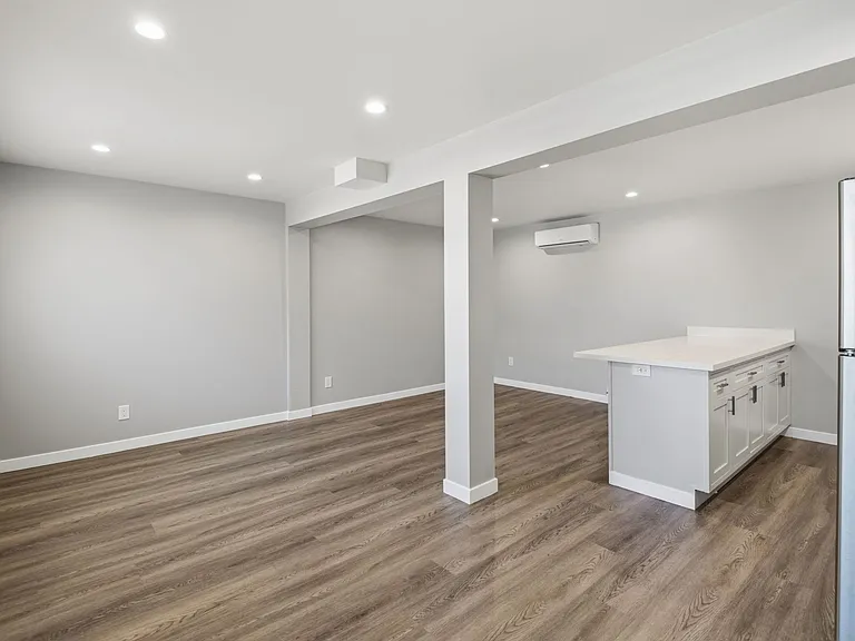 316 Beach Apartments — Photo 14