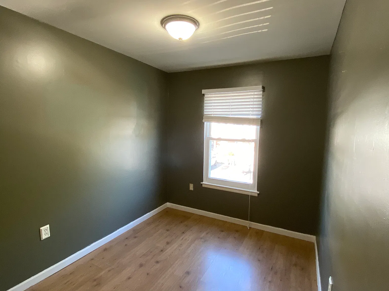 4 bed, 2.5 bath, 1375 sqft, $2,200 — Photo 3