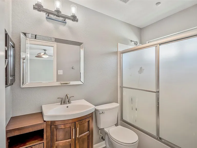 17603 Fall River Pass Ct — Photo 32