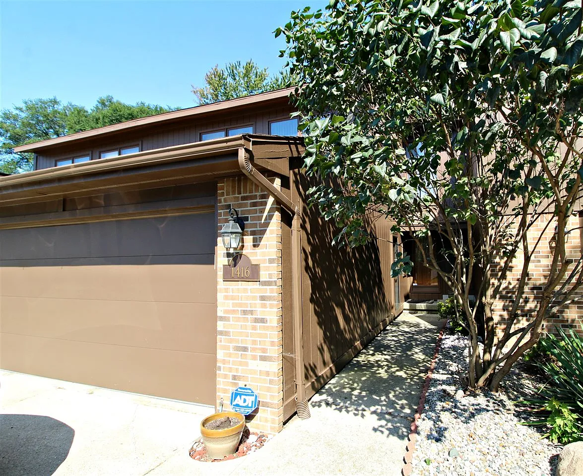1416 Beaumont Cir photo 1