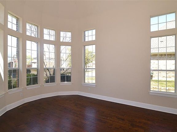 4th image of 240 Chapel Hill Dr