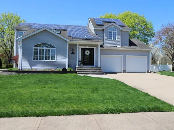 55 Muriel Ln, Feeding Hills, MA 01030