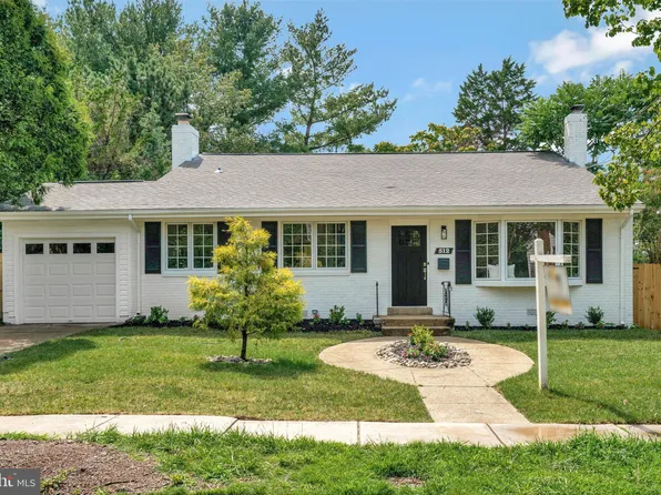 512 Robinson Ct, Alexandria, VA 22302