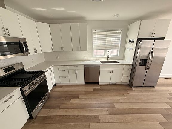3rd image of 223 County St #1R