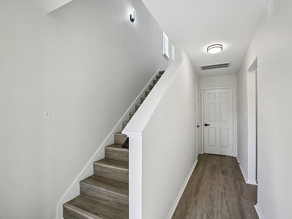 4th image of 1705 Stuart St