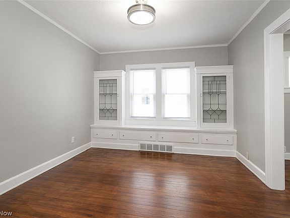 3rd image of 1539 Maplegrove Rd