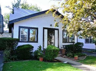 18605 Ilion Ave, Saint Albans, NY 11412