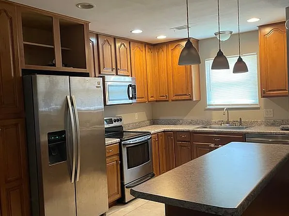 106 Stonehedge Dr, Warner Robins, GA 31088