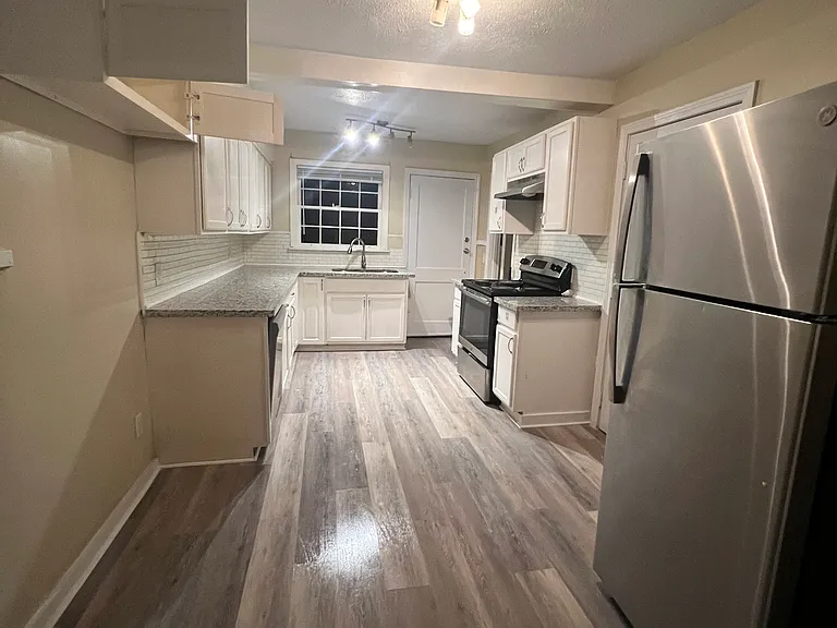 4170 Plaza St — Photo 9