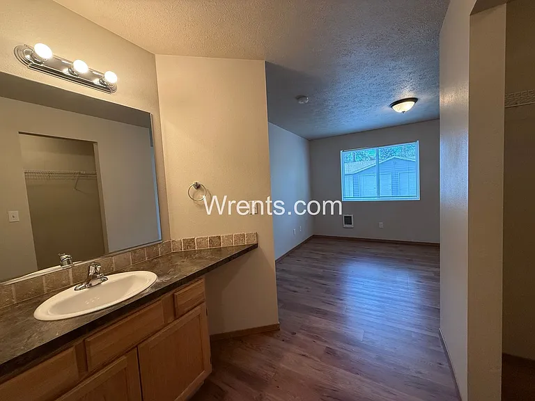 403 S Eastern Rd — Photo 6