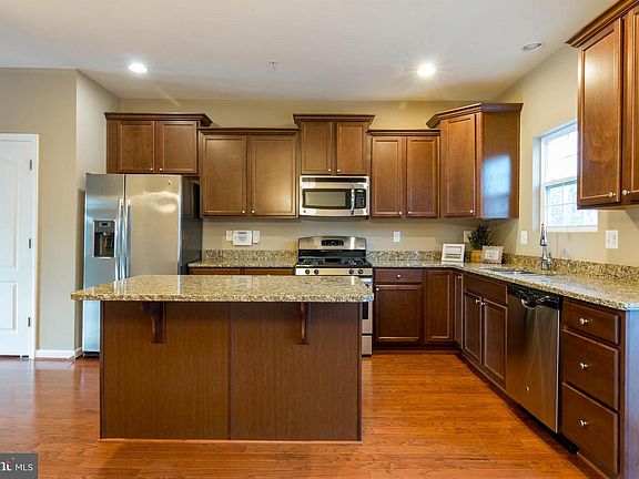 5th image of 1010 Pultney Ln