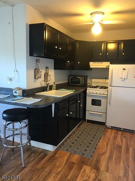 2nd image of 48-50 Elm St APT B3-b