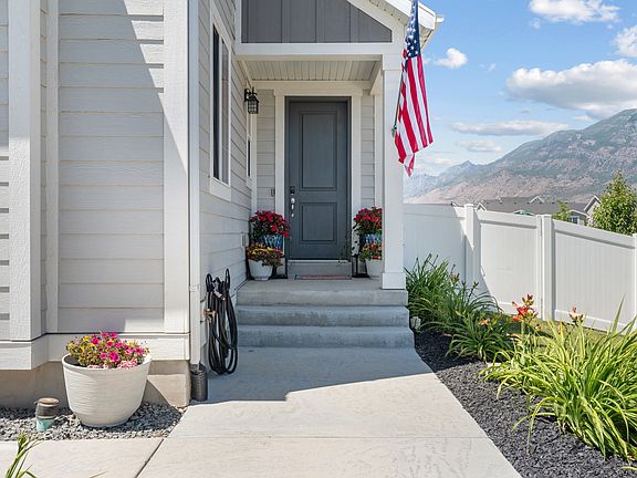 3rd image of 1436 W Valley Dr