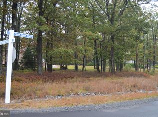 120 Glen Eagles Dr, Hazle Township, PA 18202