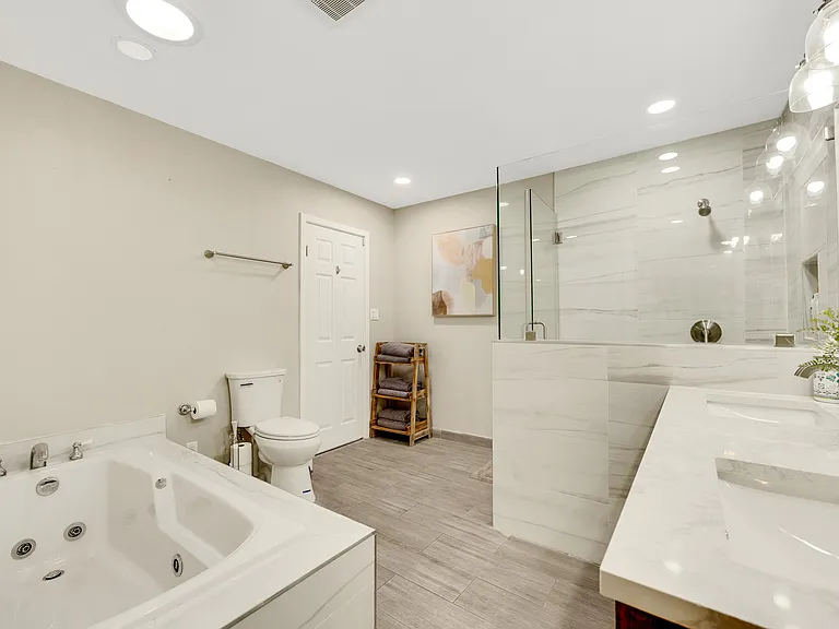 9302 Tina Way — Photo 9