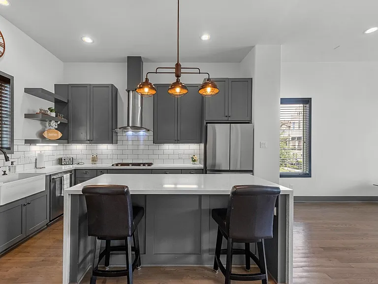 5802 Kansas St — Photo 10