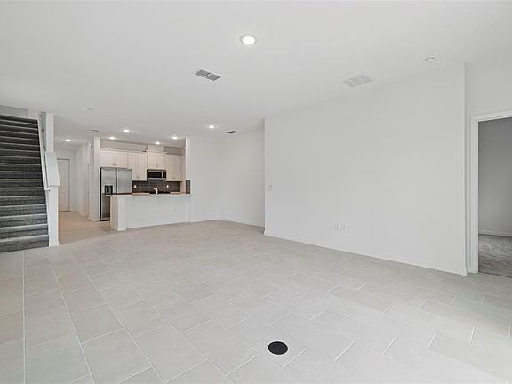 5th image of 27476 Black Kite Ave